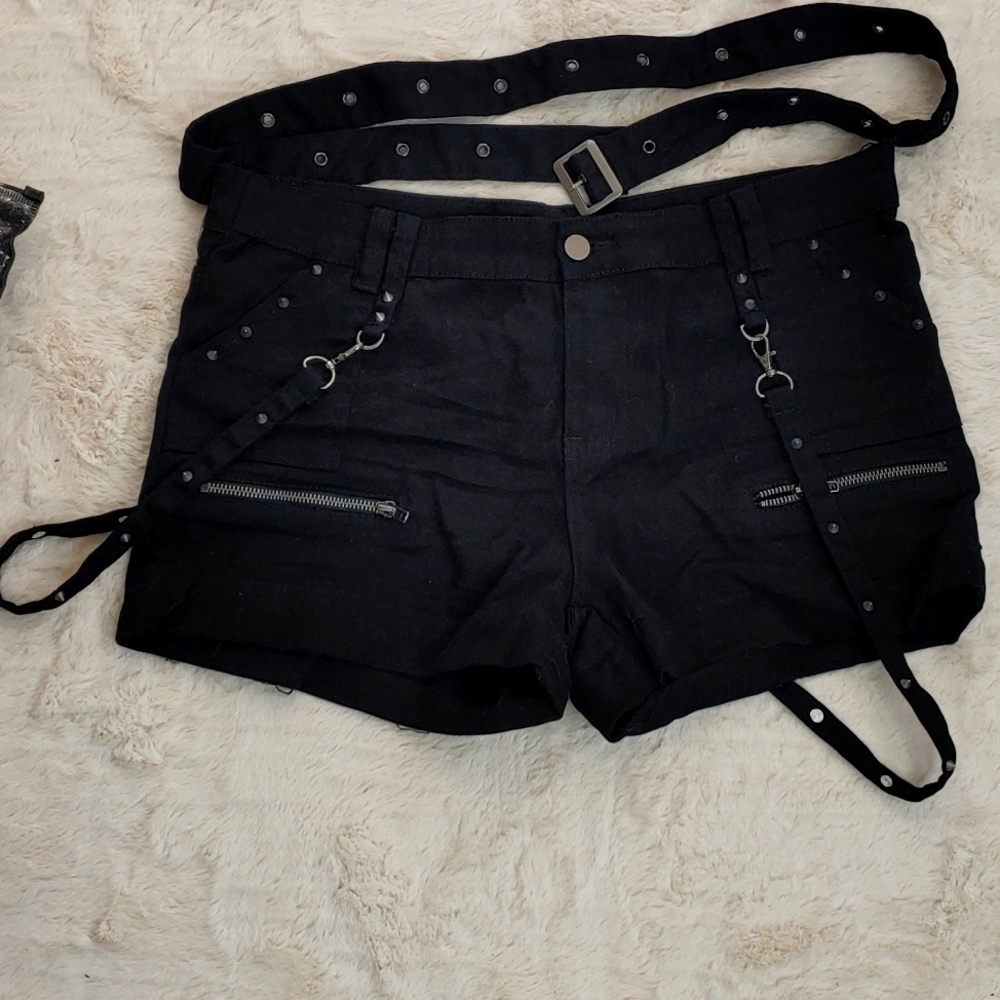 🚫SOLD🚫Black goth shorts